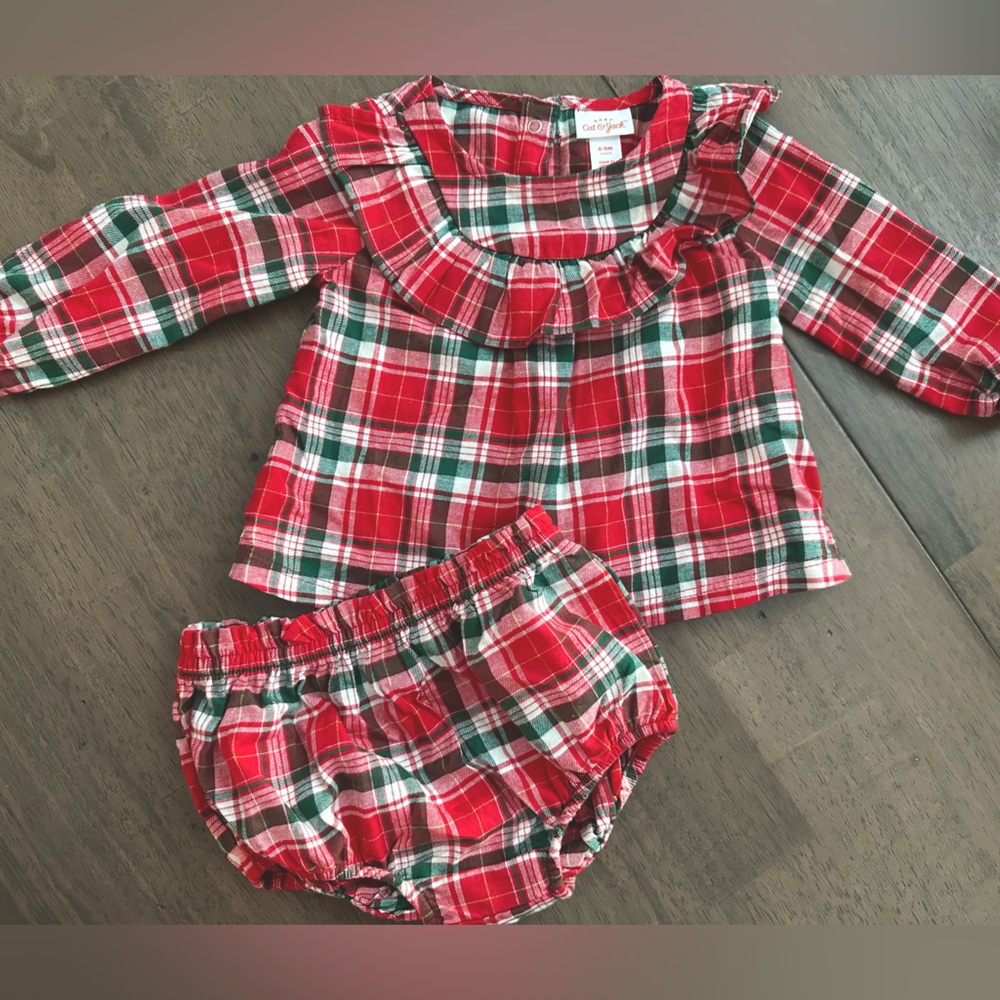 Cat & Jack baby girl red and green plaid ruffle diaper set.  6-9m.